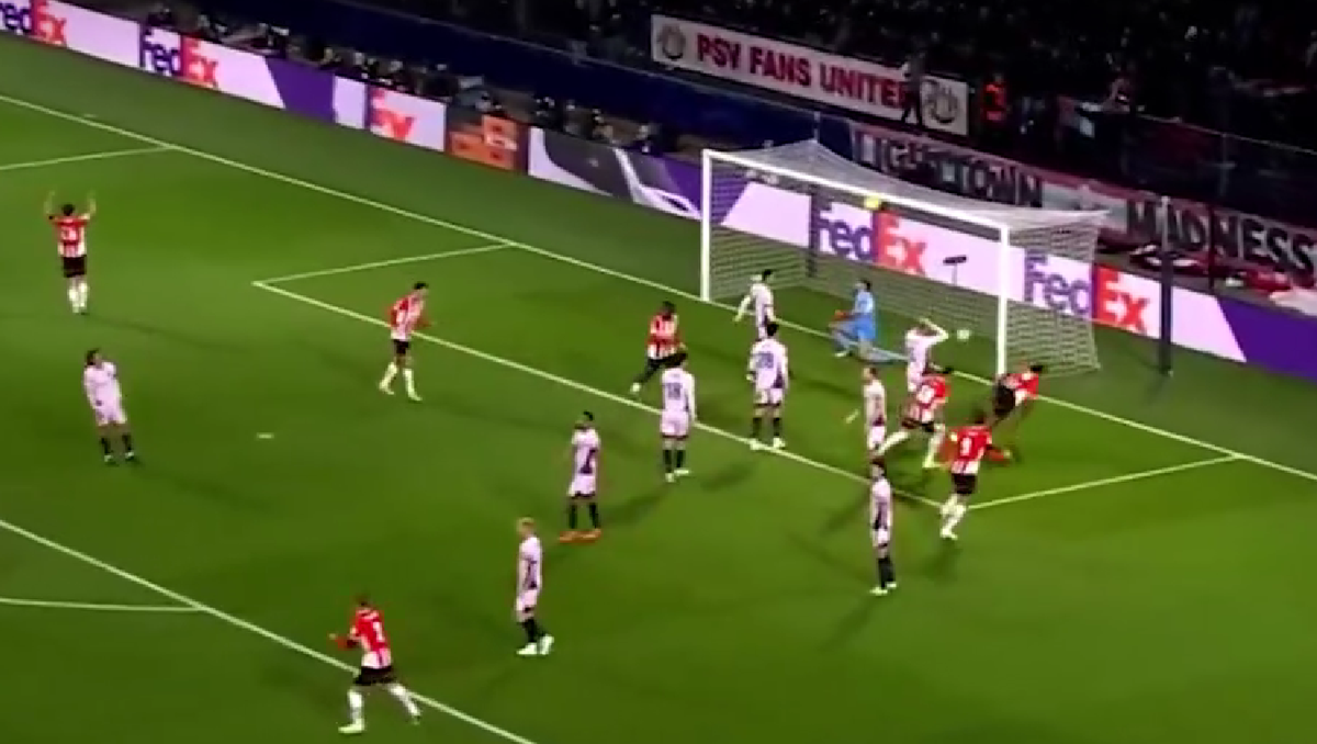 Gol marcat după o greșeală imensă de arbitraj în PSV - Girona