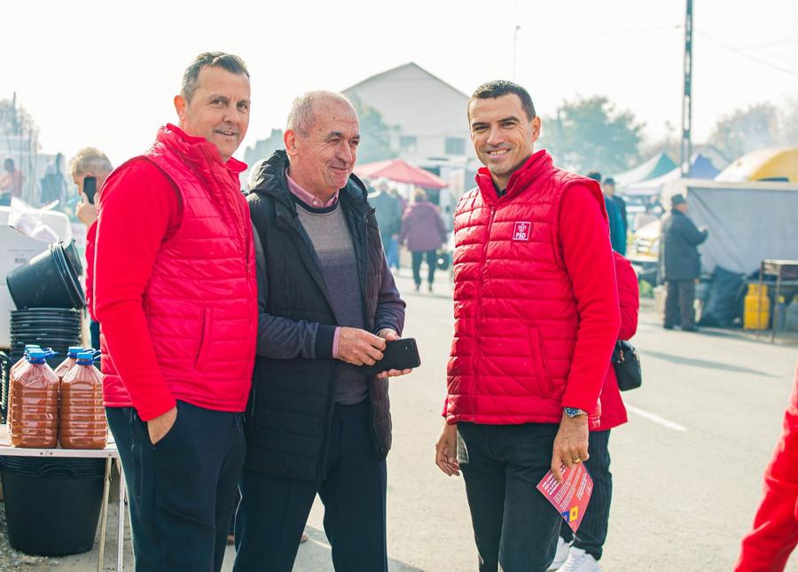 Ovidiu Hațegan este implicat serios în campania electorală. FOTO: Facebook E politicianul Ovidiu Hațegan incompatibil să arbitreze în Superligă? Precedentul caz în care un arbitru a primit verdictul final de la Înalta Curte de Casaţie şi Justiţie