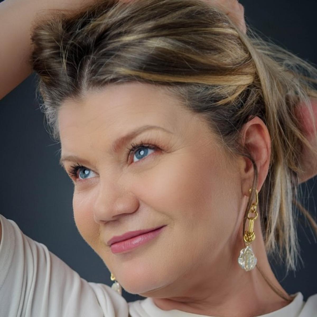 Ioana Cosma, două momente antologice la TV: „M-am dat jos de pe scaun live, MM era în studio...” + Personajul celebru care i-a provocat o criză de râs: „Îmi curgea rimelul!”