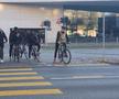 Jucătorii celor de la Basel vin la antrenament pe bicicletă + asaltați de copii pe trecerea de pietoni