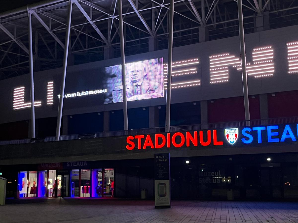 Fanii Stelei s-au strâns în Ghencea pentru a-l omagia pe marele Emeric Ienei » Imagini emoționante și de la Oradea