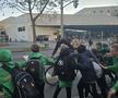 Jucătorii celor de la Basel vin la antrenament pe bicicletă + asaltați de copii pe trecerea de pietoni