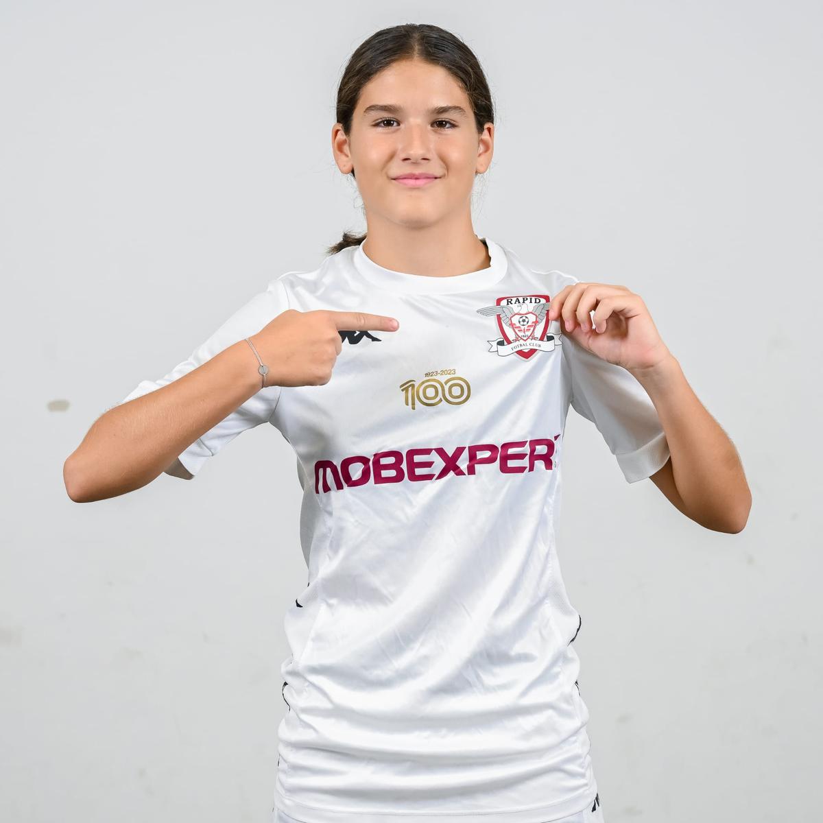 Taifunul Sonia » Are doar 12 ani, dar joacă la U19! Jucătoarea-fenomen pe care o are Rapid în curte: „Stâng, drept, are TOTUL!”