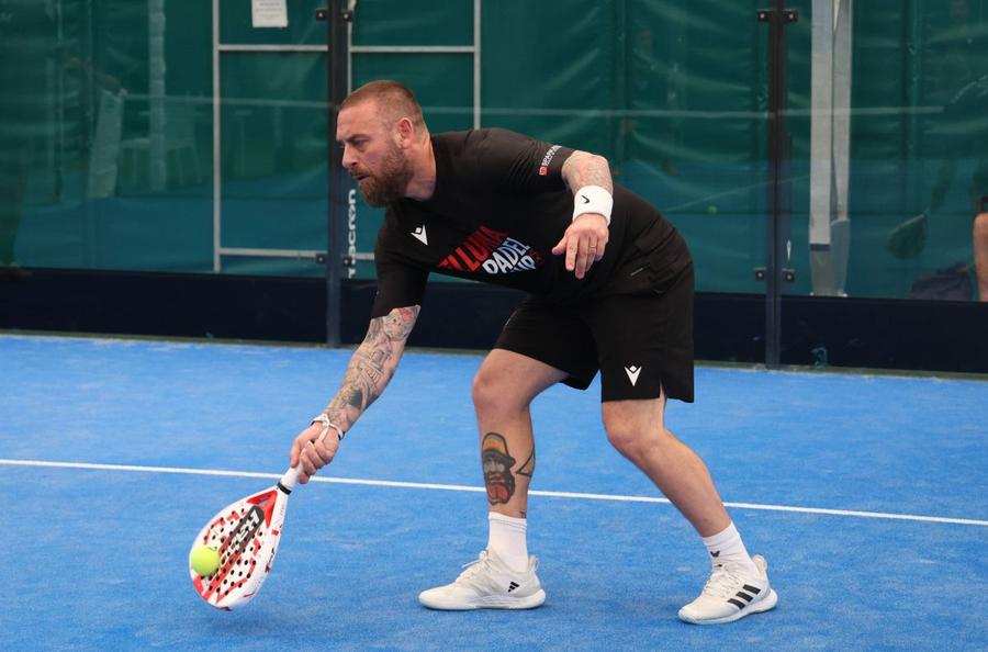 Daniele De Rossi va lăsa partidele de padel pentru a o antrena pe Genoa / Foto: Imago Dan Șucu și-a ales noul antrenor la Genoa! » Semnează diseară și joi va fi prezentat oficial + Detaliile acordului