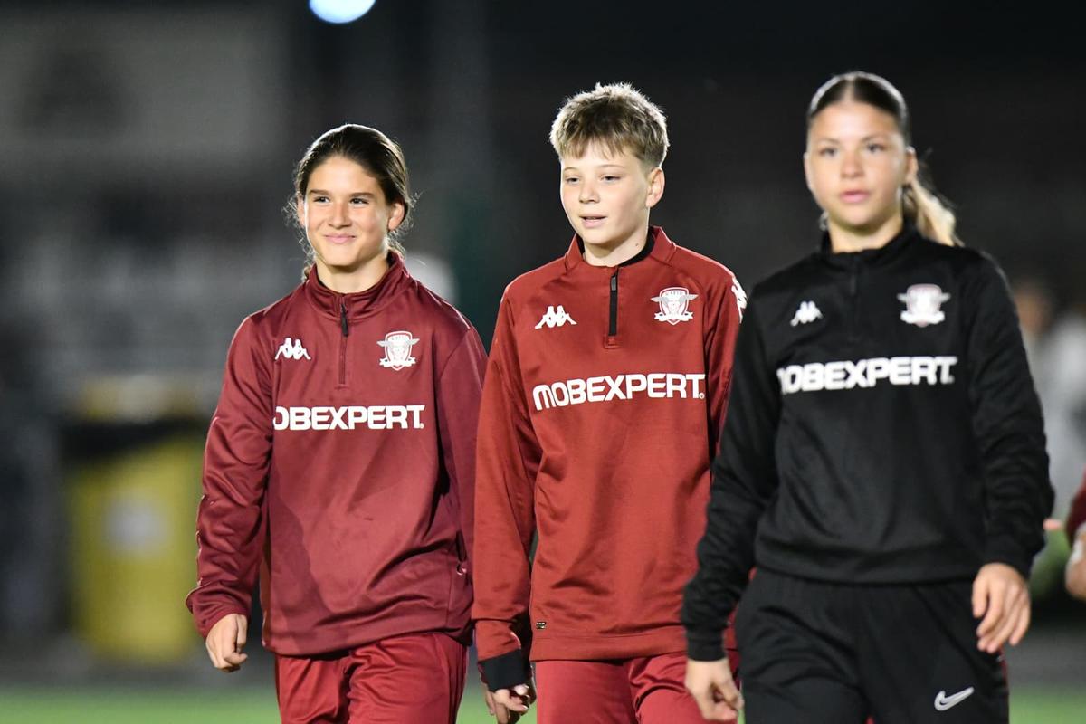 Taifunul Sonia » Are doar 12 ani, dar joacă la U19! Jucătoarea-fenomen pe care o are Rapid în curte: „Stâng, drept, are TOTUL!”