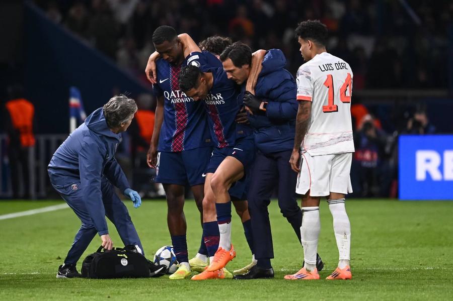 După ce l-a accidentat grav, Luis Diaz și-a cerut scuze lui Achraf Hakimi / Foto: Imago Luis Diaz a fost amenințat de un ziarist, după meciul de la Paris: „Te distrug, dacă Hakimi va rata Cupa Africii!”