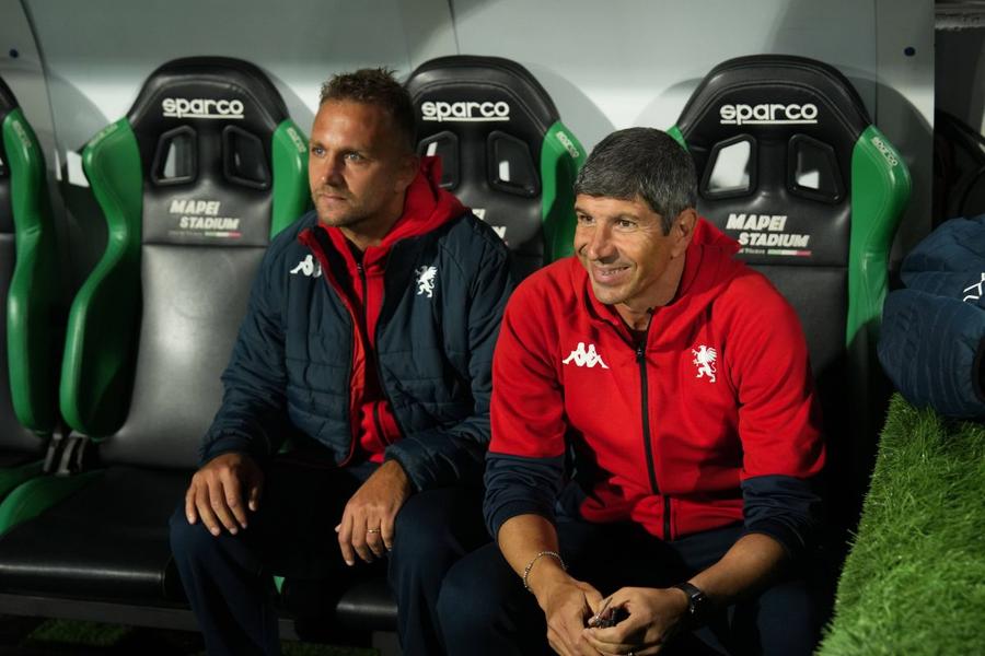 Scump! Cât îl costă pe Dan Șucu schimbarea de antrenor la Genoa