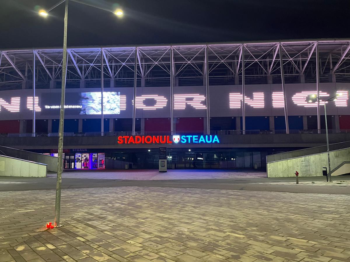Fanii Stelei s-au strâns în Ghencea pentru a-l omagia pe marele Emeric Ienei » Imagini emoționante și de la Oradea