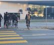 Jucătorii celor de la Basel vin la antrenament pe bicicletă + asaltați de copii pe trecerea de pietoni