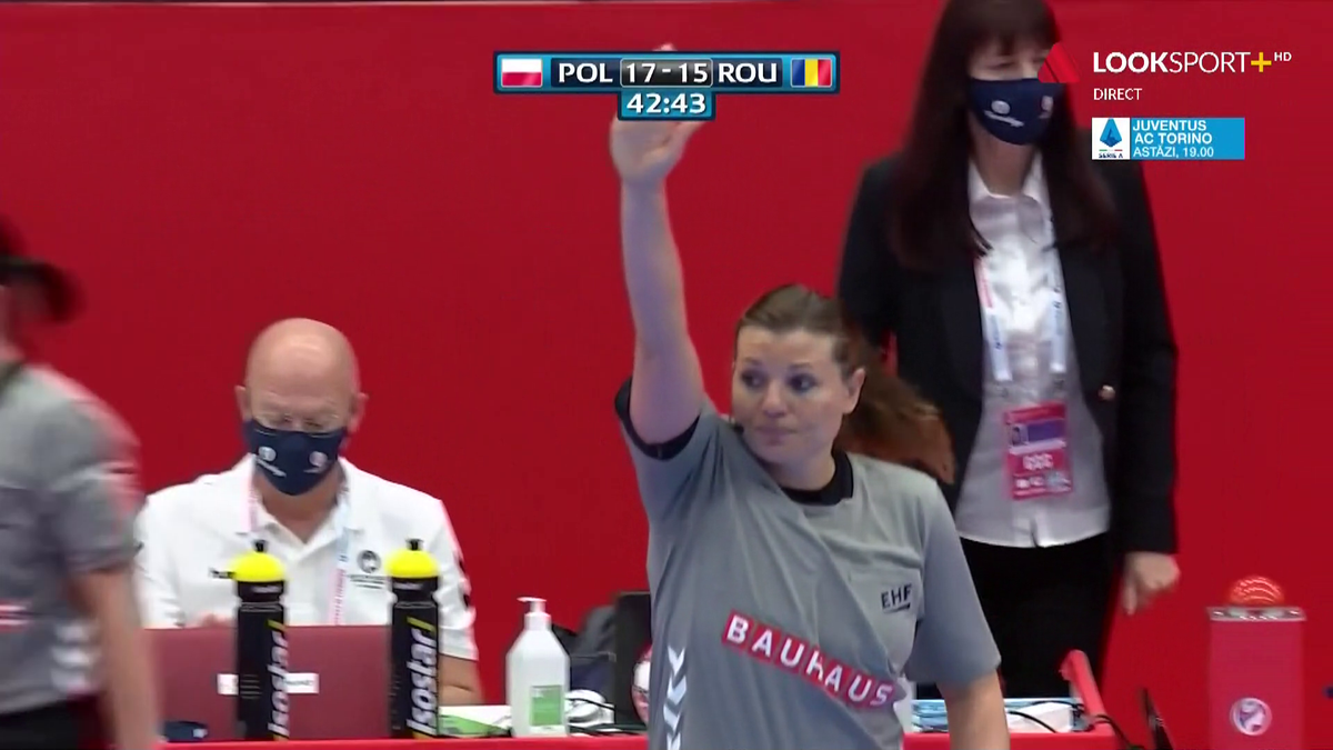 FOTO Momentul care a decis calificarea în faza următoare a Campionatului European: arbitrele daneze au apelat la VAR