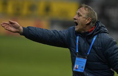 Emil Săndoi s-a săturat de greșelile arbitrilor: „Toate astea se întâmplă unde nu e VAR, de ce nu se pune un televizor la marginea terenului?” » Mesaj pentru Costache