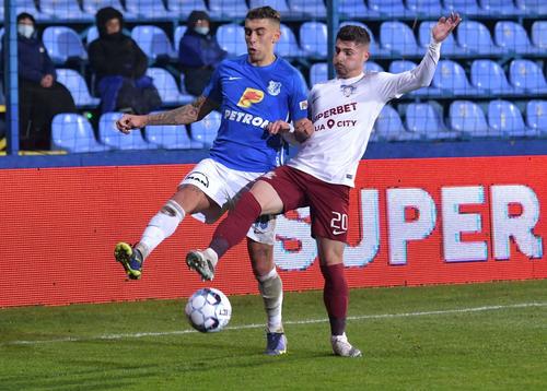 Jete Betancor în duel cu Romario Moise
Foto: Imago