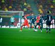 FCSB - UTA 2-1 » Împinsă de la spate de arbitri, FCSB câștigă toate cele 3 puncte