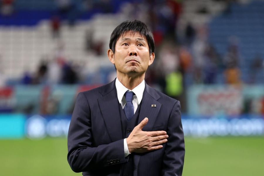 Japonia a părăsit Campionatul Mondial în faza optimilor de finală, eșec în fața Croației, 1-1 la finalul reprizelor de prelungiri (1-3 la pen.). Gestul făcut de selecționerul Hajime Moriyasu (54 de ani) la final a devenit viral. Plecăciunea japoneză și dansul brazilian