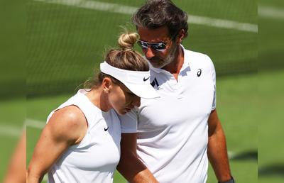 Răbufnirea în șase cuvinte a lui Mouratoglou după ce un fan al Simonei Halep l-a luat la rost