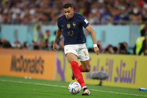 Polonezul Matty Cash (25 de ani) crede că doar Kyle Walker (32 de ani) îl poate opri pe Kylian Mbappe (23 de ani) la acest Campionat Mondial.