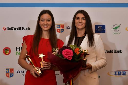 Simona Radiș și Ancuța Bodnar cu premiile de la Gala Canotajului de la noi, cărora le vor adăuga acum distincțiile mondiale Foto Cristi Preda