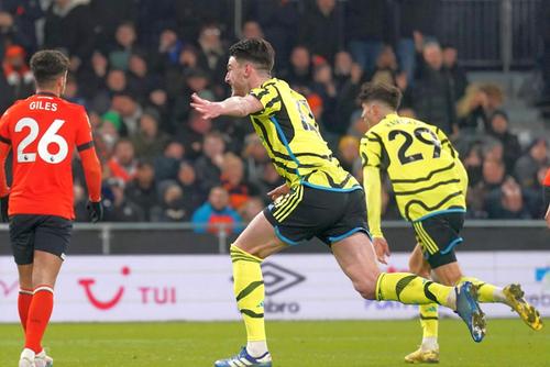 Arsenal a câștigat în deplasare cu Luton Town, scor 4-3, în etapa #15 din Premier League. „Tunarii” s-au impus la ultima fază, prin golul lui Declan Rice/ foto Imago Images