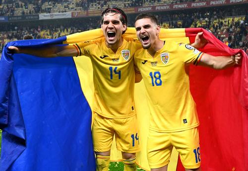 Ianis Hagi și Răzvan Marin. 
Foto: Facebook @ Echipa națională