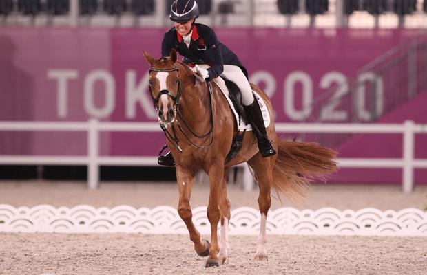 Triplă campioană olimpică la echitație dresaj, suspendată un an pentru abuz împotriva unui cal » Imagini cu puternic impact emoțional: a fost filmată în timp ce îl biciuia