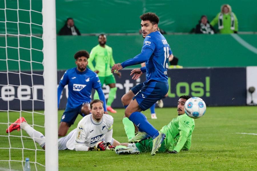 Oliver Baumann (în alb), veriga slabă de la Hoffenheim / Foto: Imago Hoffenheim are 15 milioane € buget pentru transferuri în iarnă. Noul antrenor este nemulțumit de apărare!