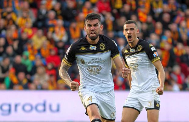 Transfer anunțat înainte de Gloria Buzău - Dinamo » Jucătorul cu meciuri la Sevilla a semnat