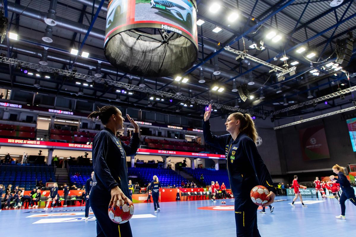 Grupa României a început cu o lecție de handbal: victorie la 8 goluri! Extrema de la Vâlcea a făcut spectacol » Clasamentul actualizat