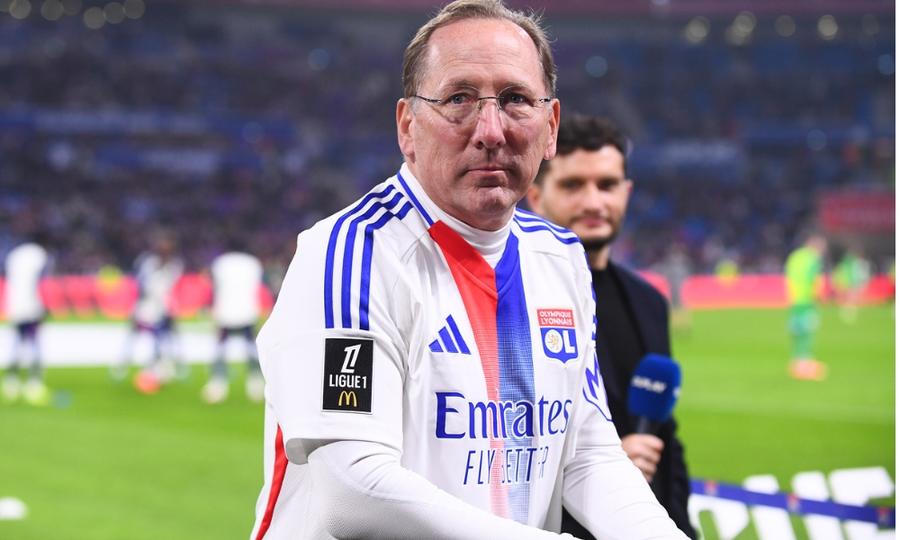 John Textor, fostul președinte controversat al echipei Olympique Lyon / Getty Images Unul dintre cele mai importante cluburi din Franța, scos la vânzare într-un anunț dintr-un ziar