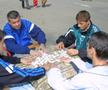 Fotbaliștii Forestei, la rummy cu „Magiun” Barbu / FOTO: Arhivă Gazeta Sporturilor