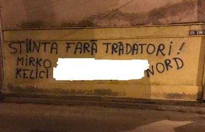 CRAIOVA // FOTO A început răzmerița în Bănie! Mirko Pigliacelli și Renato Kelic, „bombardați” de ultrași