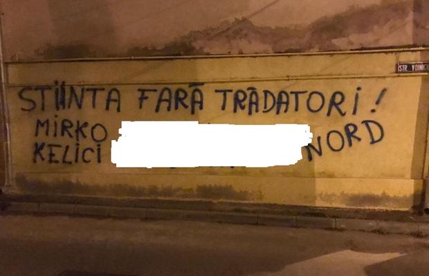 CRAIOVA // FOTO A început răzmerița în Bănie! Mirko Pigliacelli și Renato Kelic, „bombardați” de ultrași