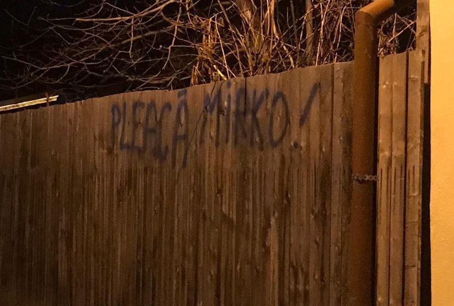 CRAIOVA // FOTO A început răzmerița în Bănie! Mirko Pigliacelli și Renato Kelic, „bombardați” de ultrași