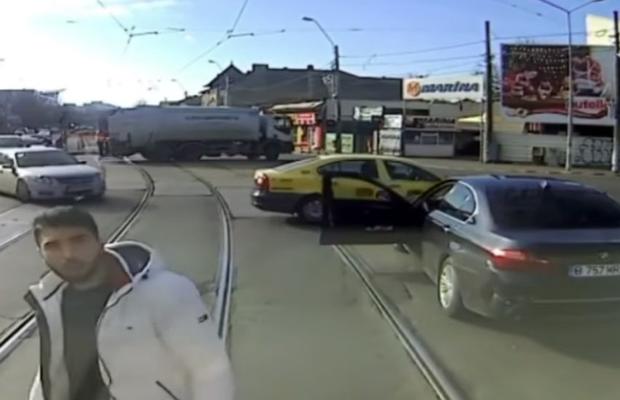 VIDEO Vatmanul care a lovit un BMW ar putea fi dat afară de STB! Reacția oficială a Poliției