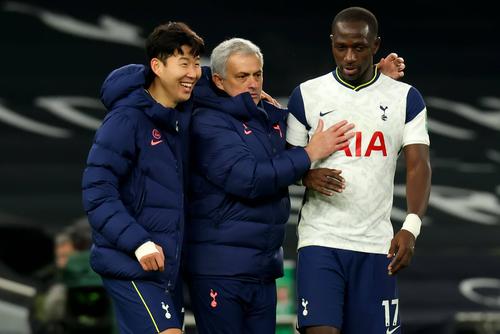 Jose Mourinho alături de Heung-Min Son și Moussa Sissoko FOTO Imago