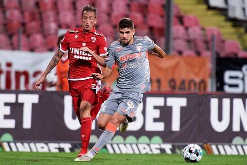 Octavian Ursu, numărul 7, a jucat 90 de minute în Dinamo - UTA 0-1
