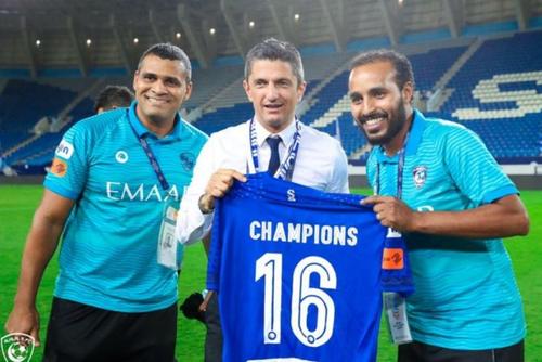 Răzvan Lucescu încearcă să-l aducă pe Diego Costa la echipă.