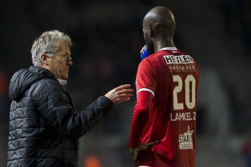 Didier Lamkel Ze (24 de ani), fostul elev al lui Ladislau Boloni de la Antwerp, și-a cerut scuze suporterilor belgieni, după ce marți a venit la antrenamentul echipei sale îmbrăcat în tricoul rivalilor de la Anderlecht