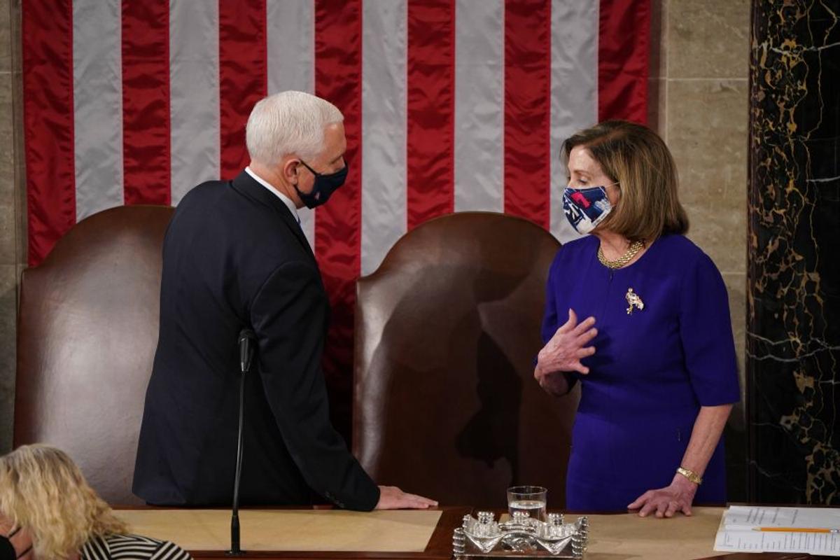 Imagini HALUCINANTE în Statele Unite: suporterii lui Donald Trump au intrat cu forța în clădirea Capitoliului și blochează validarea lui Joe Biden