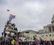Suporterii lui Donald Trump au intrat cu forța în clădirea Capitoliului și blochează validarea lui Joe Biden. Sursă foto: Imago Images