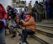 Suporterii lui Donald Trump au intrat cu forța în clădirea Capitoliului și blochează validarea lui Joe Biden. Sursă foto: Imago Images