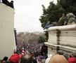 Suporterii lui Donald Trump au intrat cu forța în clădirea Capitoliului și blochează validarea lui Joe Biden. Sursă foto: Imago Images