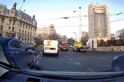 Întâmplarea din traficul bucureștean a ajuns virală / Sursă foto: Captură Facebook Trafictube