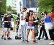Protest în fața hotelului în care e cazat Djokovic // FOTO: Imago