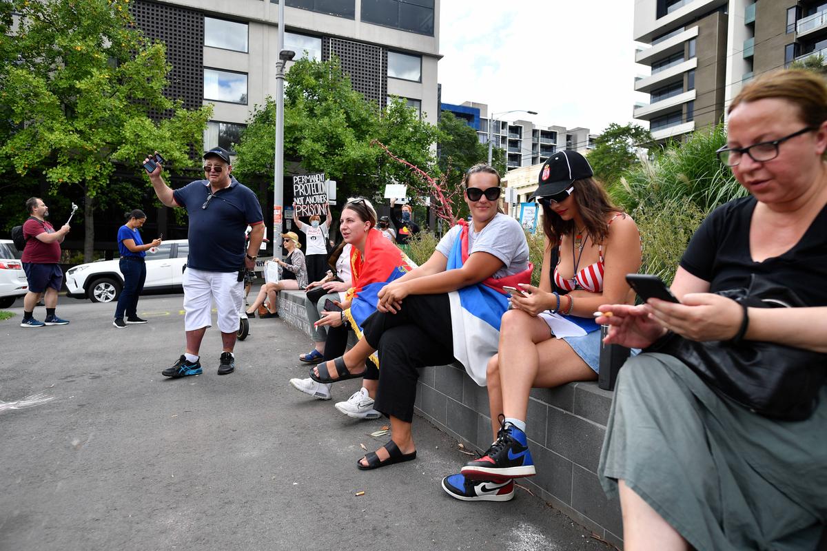Djokovic rămâne în Australia » Prima imagine cu sârbul în hotel + când se va lua decizia privind cazul său