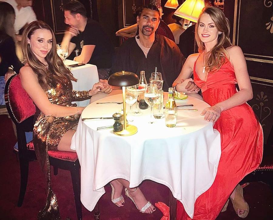David Haye, cu cele două femei la masă // sursă foto: Instagram @ unahealy Relație în 3 cu două femei? David Haye, ex-campion mondial la box, e pe prima pagină a tabloidelor