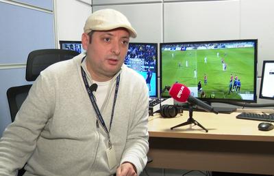 Cine e comentatorul care face show cu replicile lui haioase: "Șampion Lig, fabulação" » Dragoș Borchină: „Nu m-am gândit niciodată că voi ajunge viral pe TikTok”