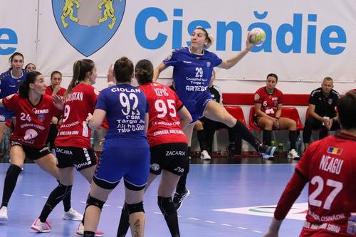 Interul dreapta Laura Moldovan de a CSM Targu Jiu în acțiune Foto sportpictures
