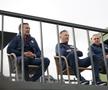 Daniel Pancu, antrenorul naționalei U21, Florin Constantinovic și Alexandru Radu, poreclit „Cartof” (secunzii lui Edi iordănescu), prezenți la amicalul dintre Voluntari și MTK Budapesta