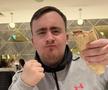 Luke Littler se bucură din plin de kebab oricând are ocazia // sursă foto: Twitter