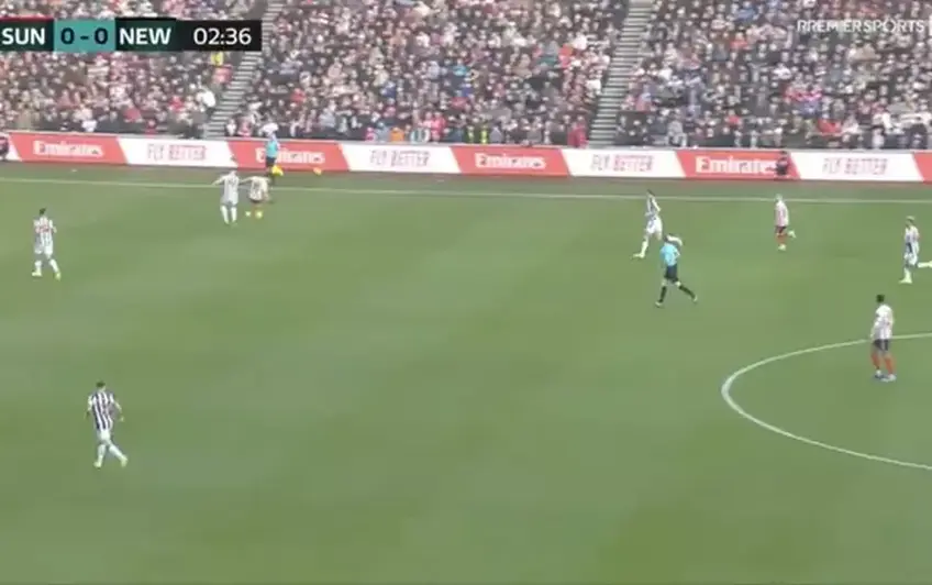 Newcastle a învins-o pe marea rivală Sunderland, scor 3-0, și s-a calificat în „șaisprezecimile” Cupei Angliei. Telespectatorii s-au plâns de echipamentele alese de cele două formații.